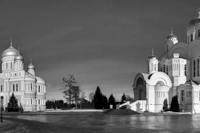 Новый театр начинает цикл публичных лекций о монастырях России